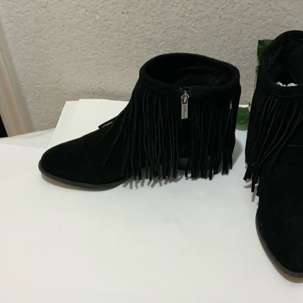 BCBG Capricorn Leather Fringed Bootie, Size 9/ 39 - Picture 6 of 13